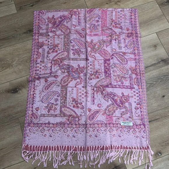 Pashmina - Picture 2 of 2